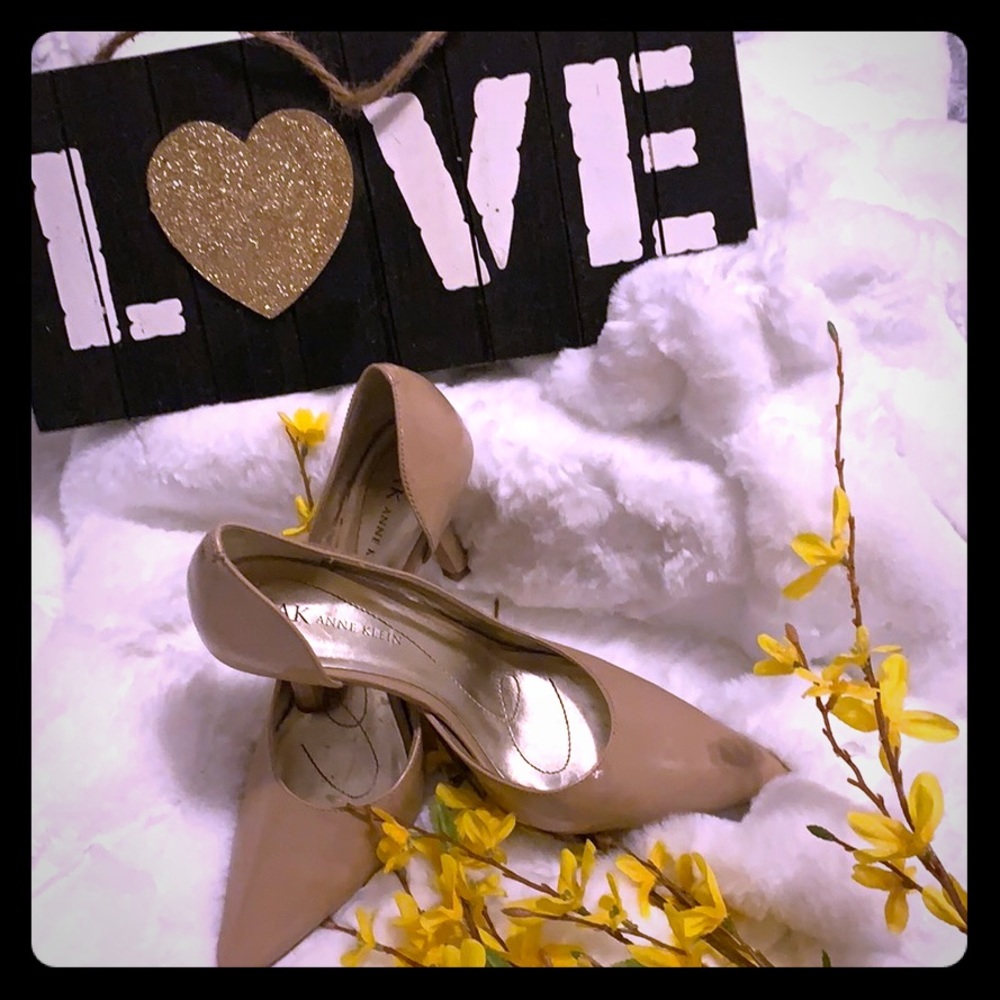 Anne Klein tan heels